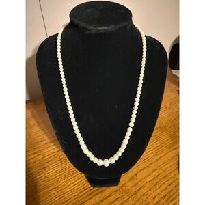 Vintage Graduated Faux Pearl Necklace‎ Cream White Strand Silver Tone Box Clasp